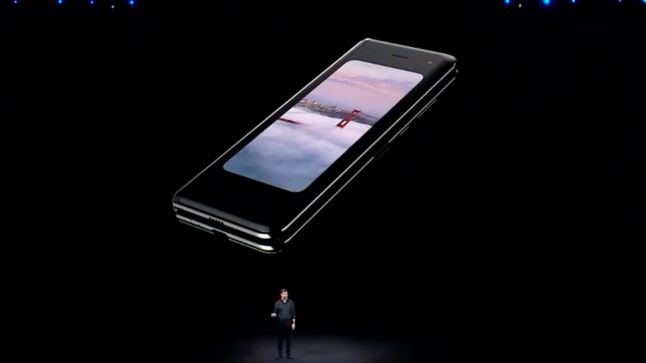 galaxy-fold-folded-up-samsung-unpacked.png